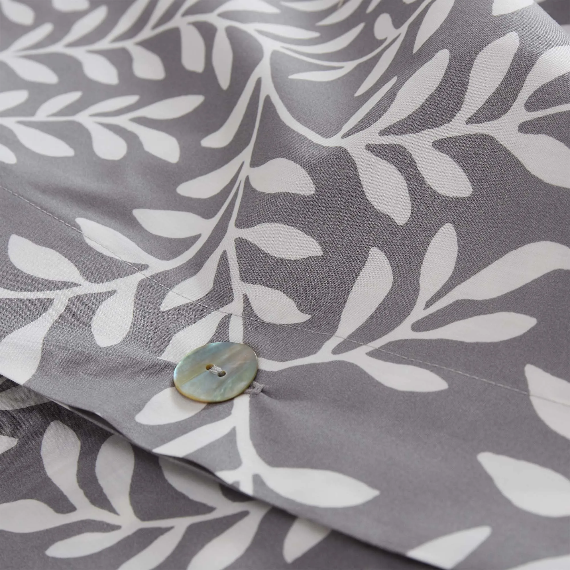 Aneto Bedding [Light grey/White]